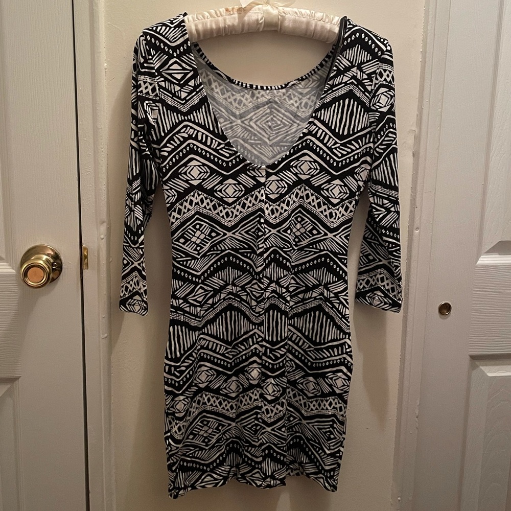 Forever 21 Stretchy low back dress - Picture 2 of 7